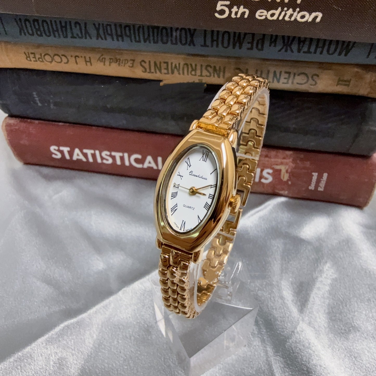 Oval Mesh Belt Retro Watch