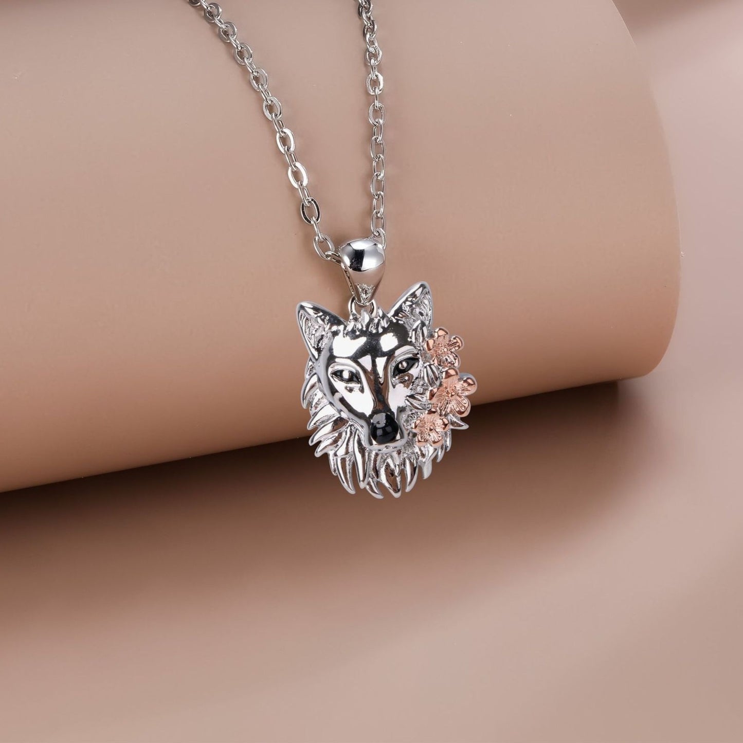 Retro Domineering Wolf Head Necklace