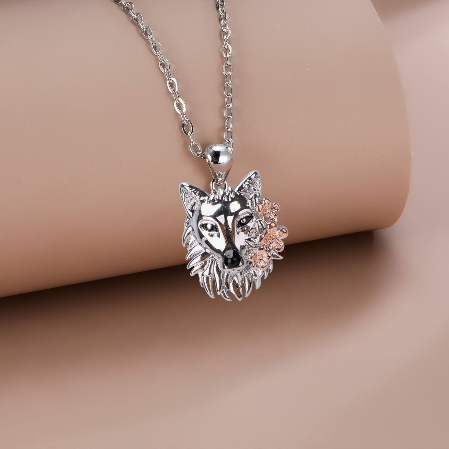 Retro Domineering Wolf Head Necklace