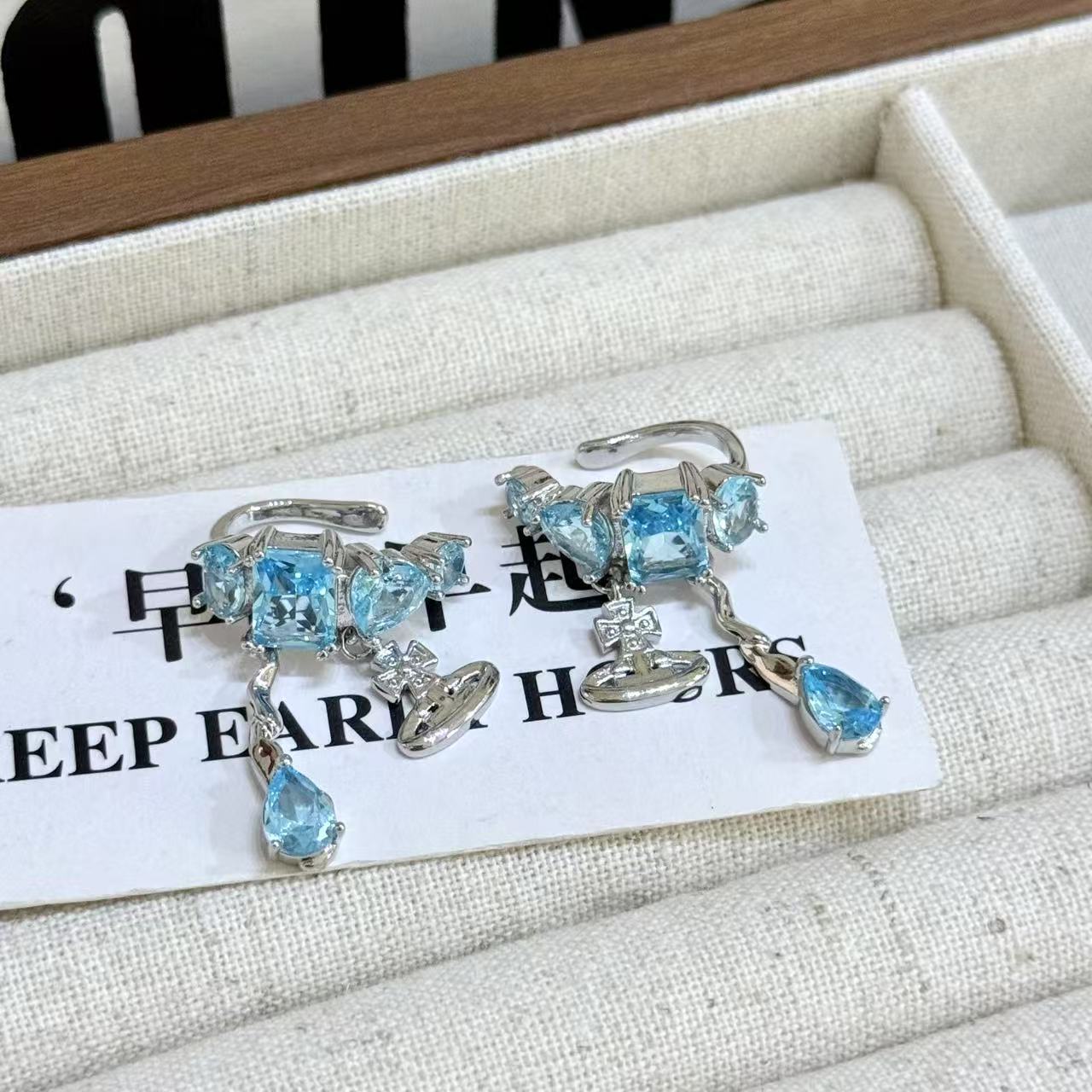 Ocean Blue Shiny Diamond Tassel Saturn Non-piercing Ear Clip