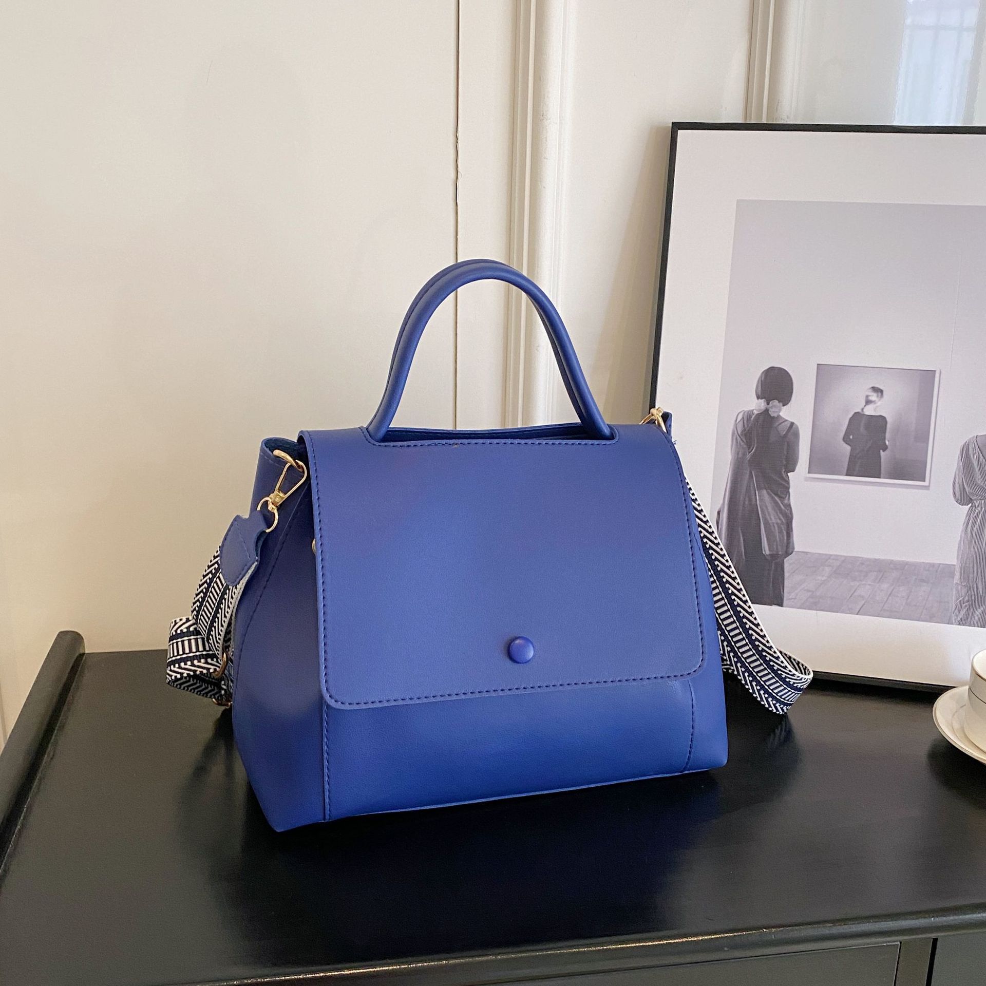 Elegant Shoulder Messenger Bag