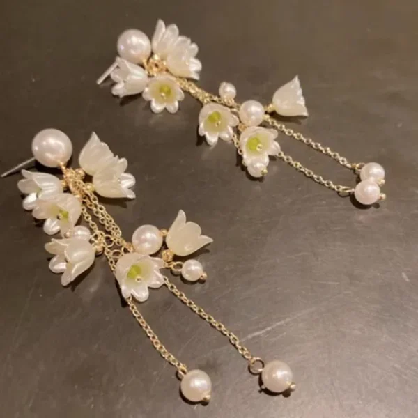 Elegant Pearl Flower Earrings - Image 2