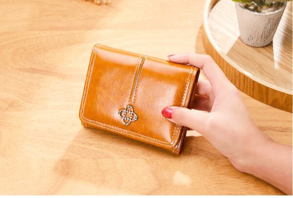 Women's Short Trifold Vintage Wallet - Image 9