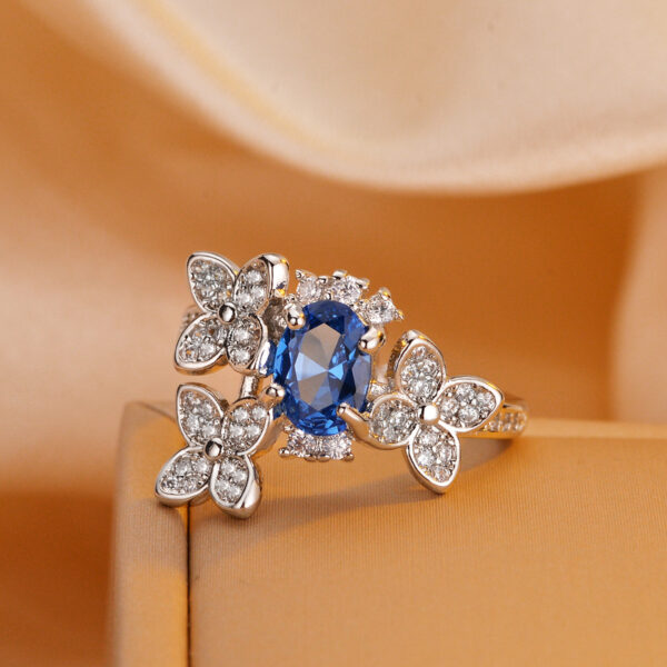 Three-flower Gemstone Ring - Image 3