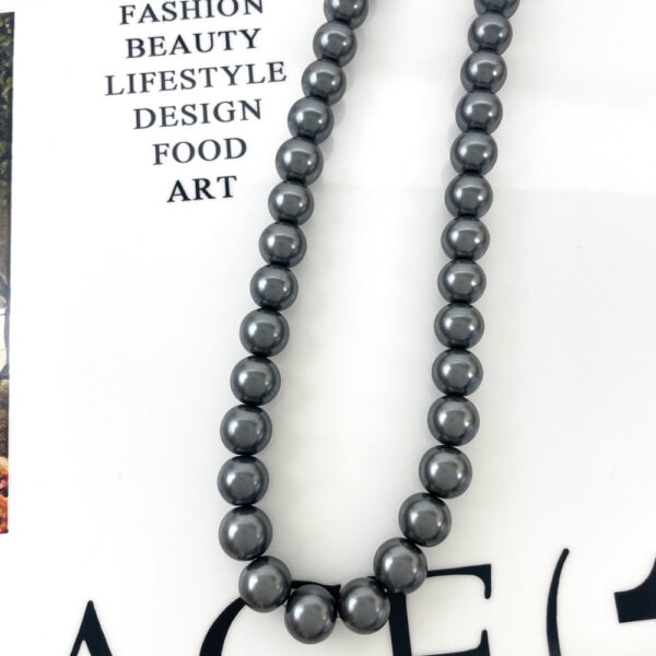 Retro Women's Simple Black Pearl Necklace - Image 7