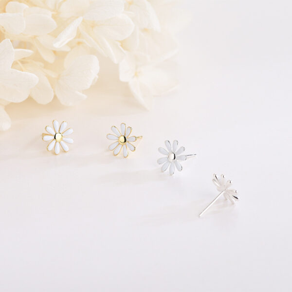 Sterling Sweet Daisies Stud Earrings - Image 4