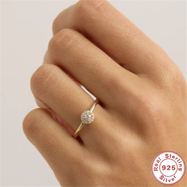 Wind Rounded 18K Gold Moissanite Ring