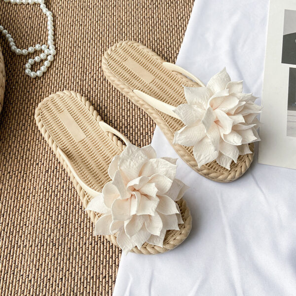 Women's Flowers All-matching Flat Non-slip Beach Sandals - Image 9