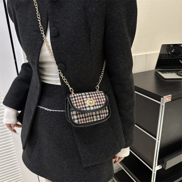 Plaid Retro Contrast Color Woolen Shoulder Bag - Image 4